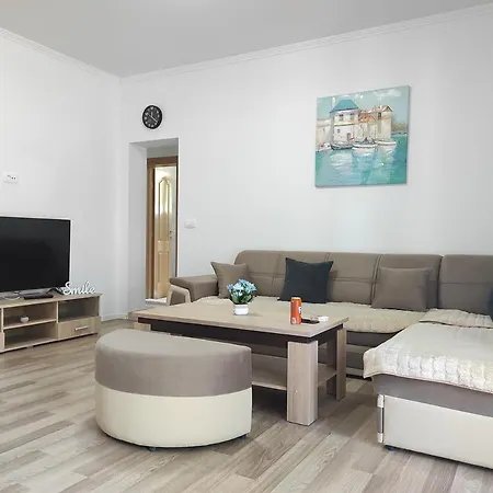 One Bedroom Apartment Gogo With Private Parking Neum Exterior photo
