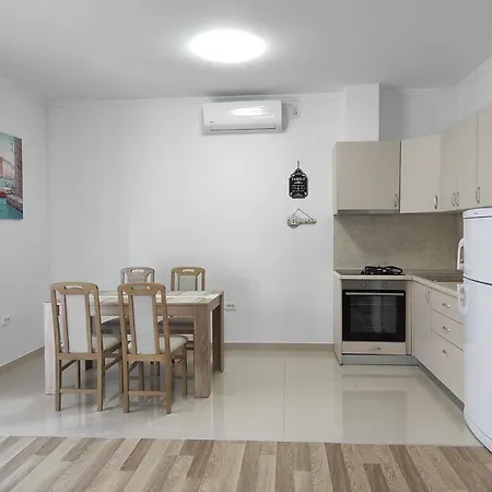 One Bedroom Apartment Gogo With Private Parking Neum Exterior photo