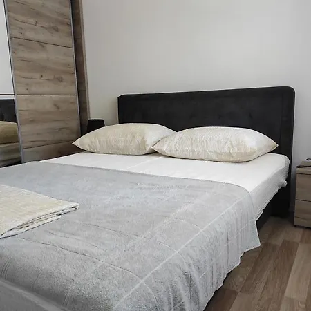 One Bedroom Apartment Gogo With Private Parking Neum Exterior photo