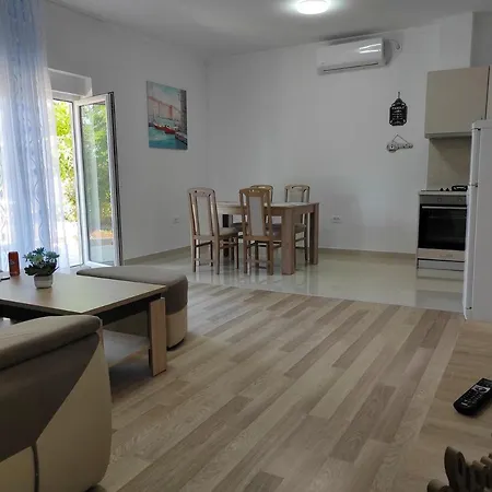 One Bedroom Apartment Gogo With Private Parking Neum Exterior photo