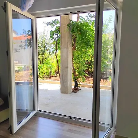 One Bedroom Apartment Gogo With Private Parking Neum Exterior photo