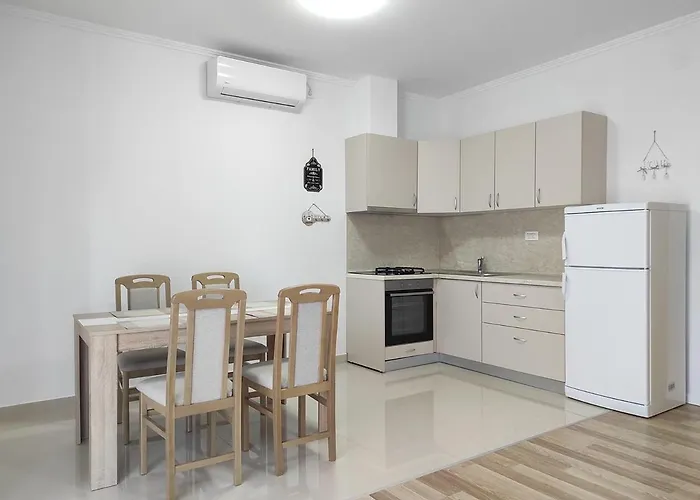 One Bedroom Apartment Gogo With Private Parking