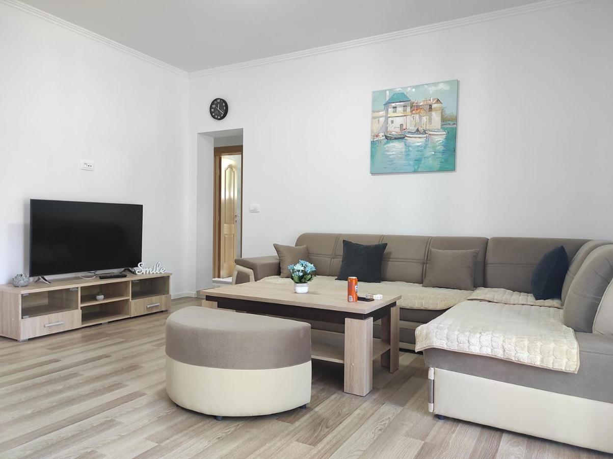 One Bedroom Gogo With Private Parking 公寓