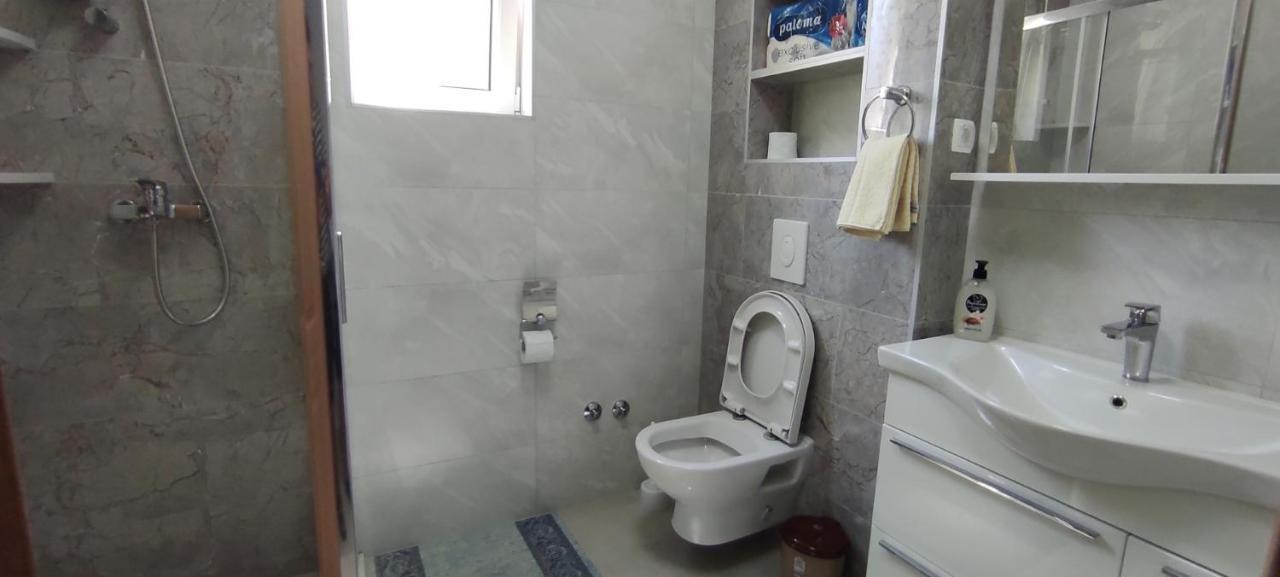 One Bedroom Gogo With Private Parking * Neum