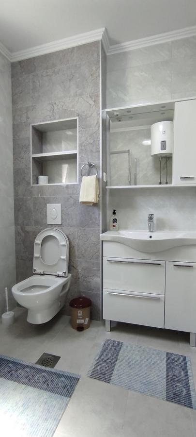 One Bedroom Gogo With Private Parking 公寓